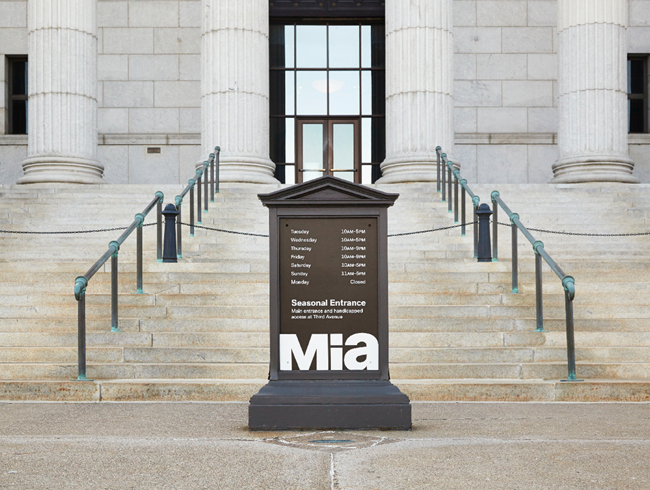 Mia_Signage Mia_Signage